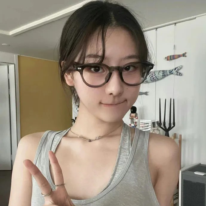 双眼凝视